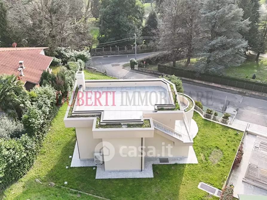 Immagine 9 di Villa in vendita  in Via Torquato Tasso 5 a Varese