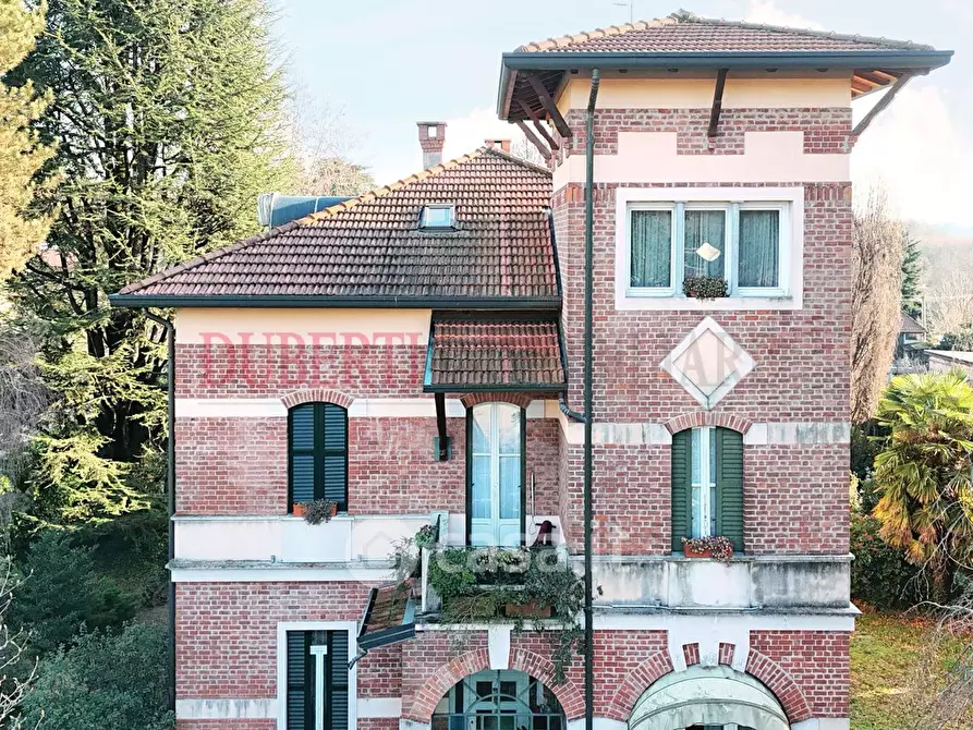 Immagine 2 di Villa in vendita  in Via Gazza a Castronno