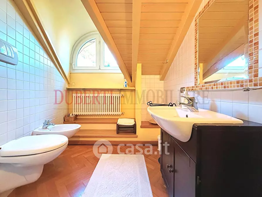 Immagine 32 di Villa in vendita  in Via Gazza a Castronno