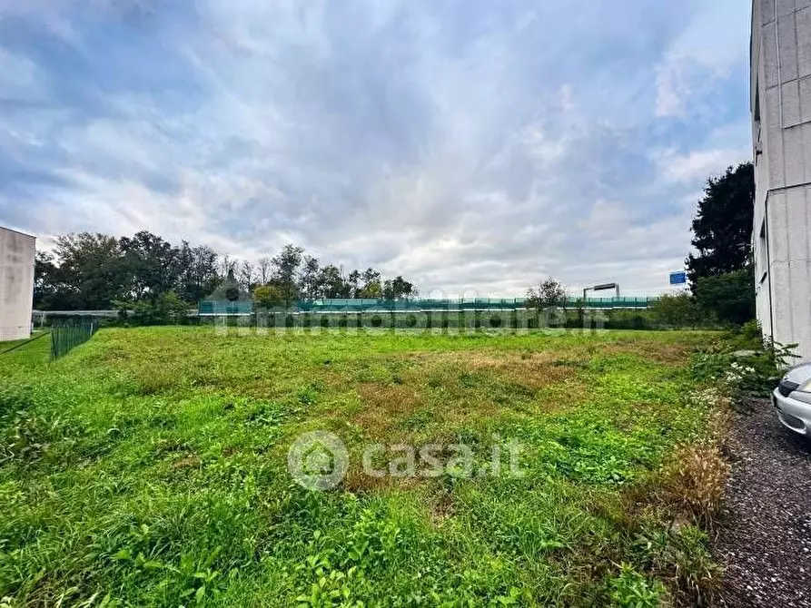 Immagine 2 di Terreno residenziale in vendita  in Via Giuseppe Verdi a Besnate