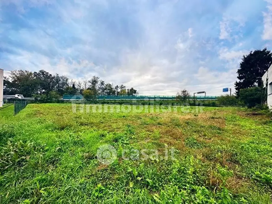 Immagine 3 di Terreno residenziale in vendita  in Via Giuseppe Verdi a Besnate