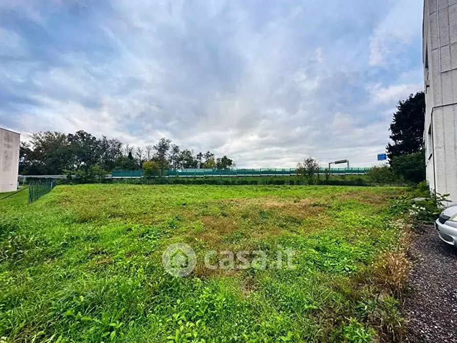 Immagine 3 di Terreno residenziale in vendita  a Besnate