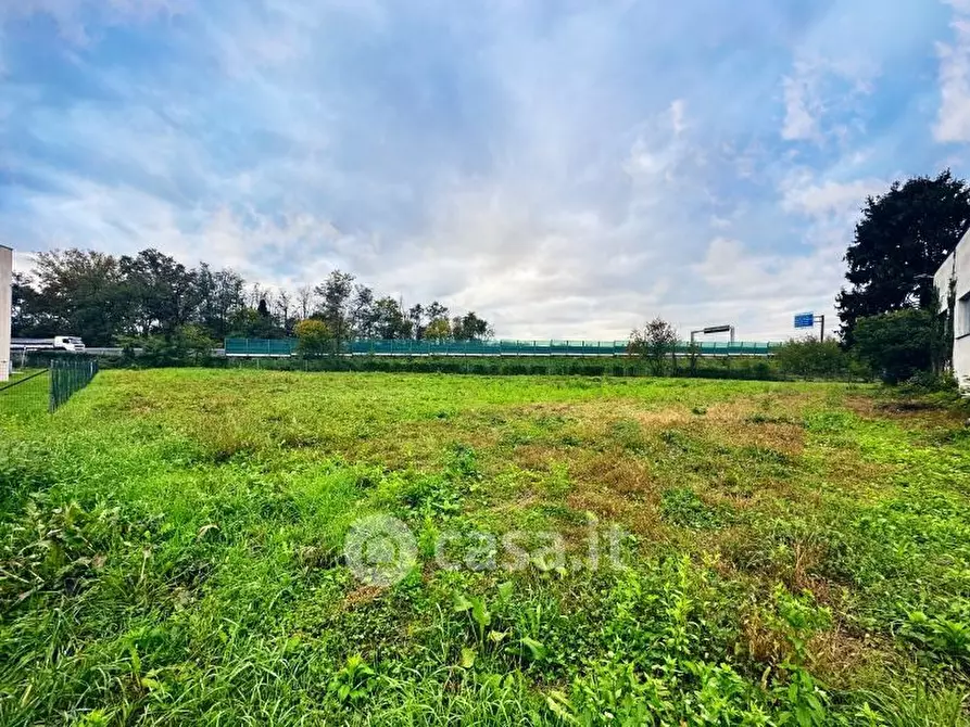 Immagine 4 di Terreno residenziale in vendita  a Besnate