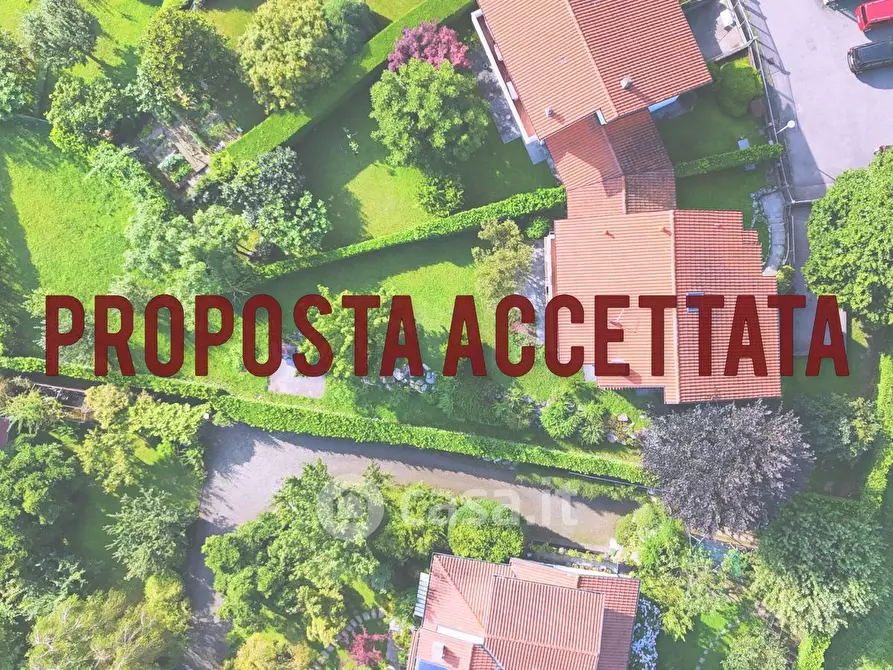 Immagine 1 di Villa in vendita  in Via Giovanni Pascoli a Casciago