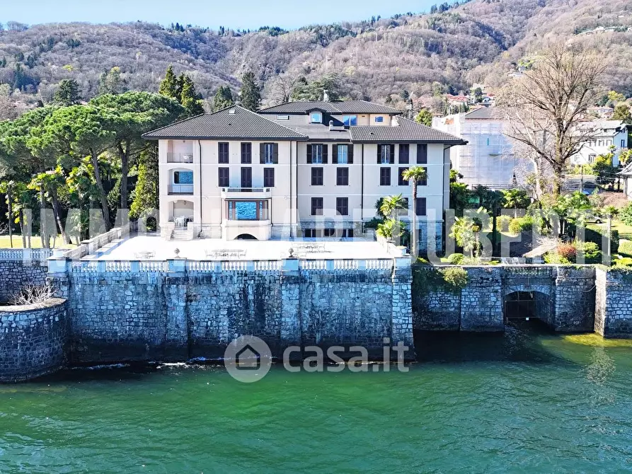 Immagine 1 di Appartamento in vendita  in Corso Umberto I a Stresa