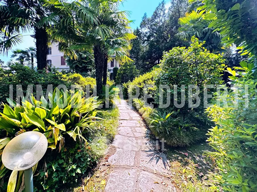 Immagine 12 di Appartamento in vendita  in Corso Umberto I a Stresa