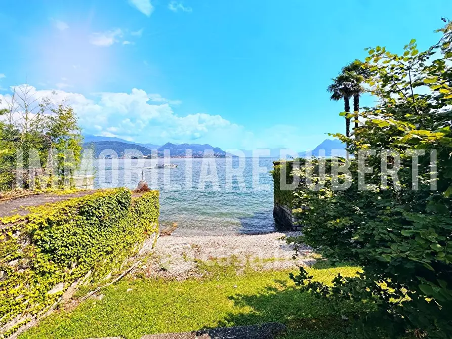 Immagine 13 di Appartamento in vendita  in Corso Umberto I a Stresa