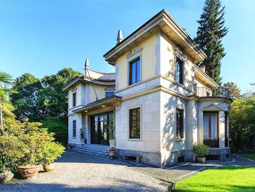 Immagine 1 di Villa in vendita  in Via per Vedasco a Stresa