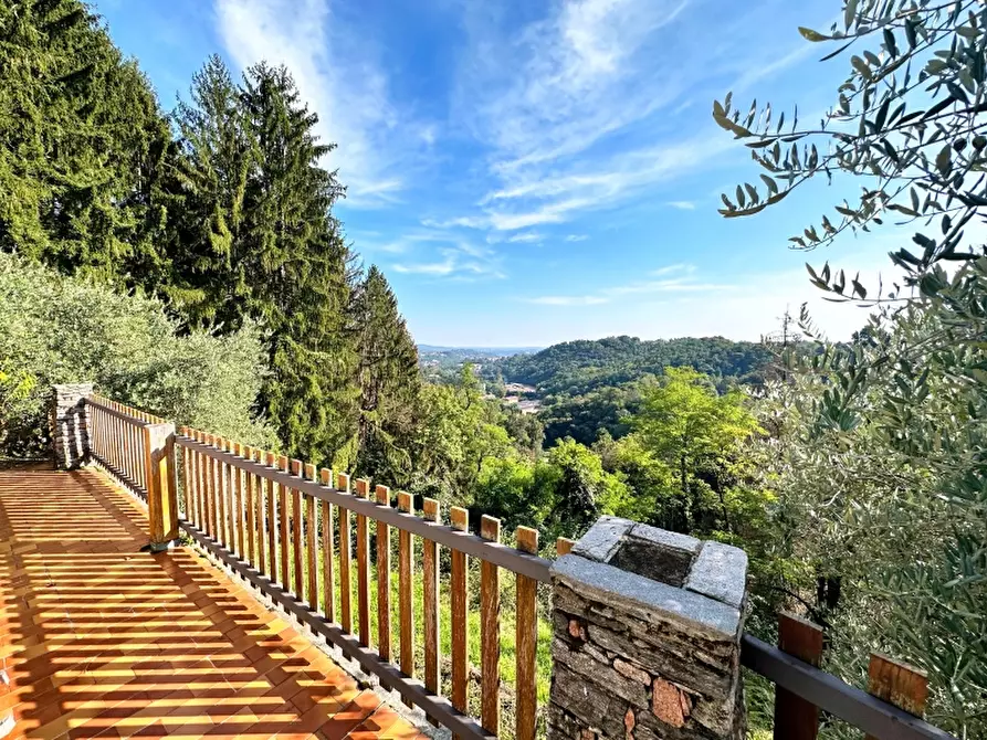 Immagine 1 di Villa in vendita  in Via per bregazzana a Varese