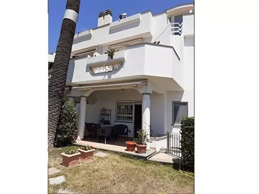 Immagine 2 di Villa in vendita  a Santa Marinella