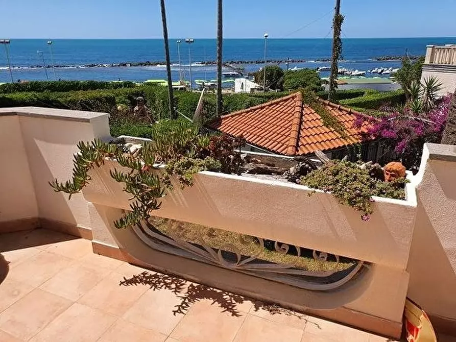 Immagine 5 di Villa in vendita  a Santa Marinella