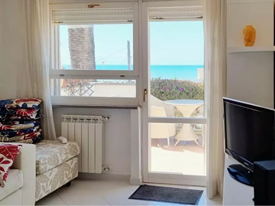 Immagine 2 di Villa in vendita  in via V Maggio 1 a Santa Marinella