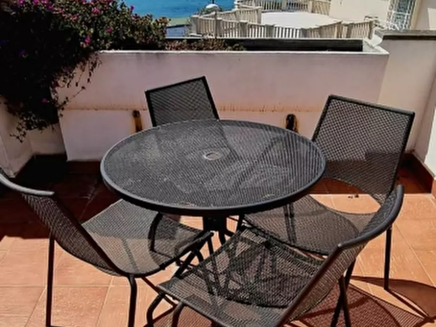 Immagine 1 di Villa in vendita  in via V Maggio 1 a Santa Marinella