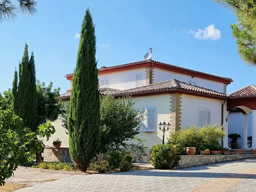 Immagine 1 di Villa in vendita  in via Pontenuovo a Santa Marinella