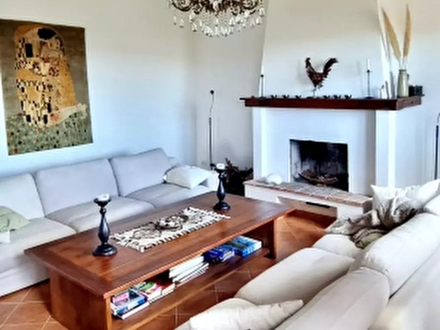 Immagine 3 di Rustico / casale in vendita  in località Montebello a Tarquinia