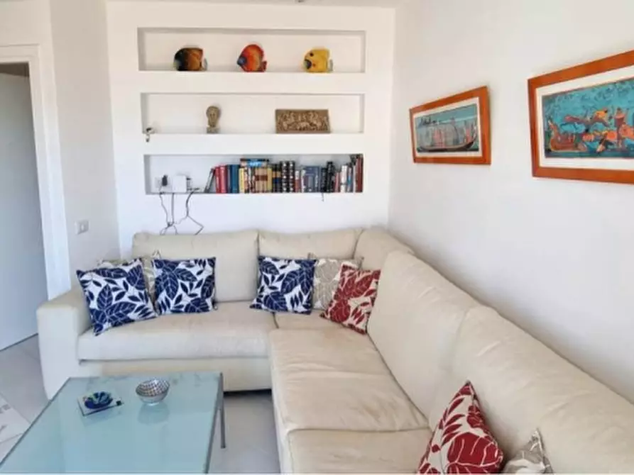 Immagine 4 di Villa in vendita  in via V Maggio 1 a Santa Marinella