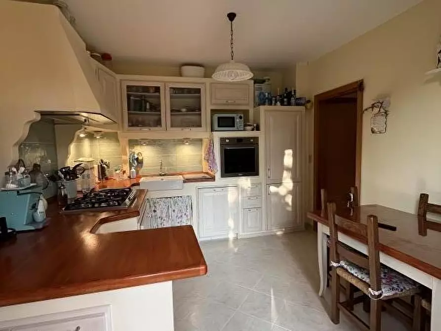 Immagine 5 di Appartamento in vendita  in Ruscello 35 a Arezzo