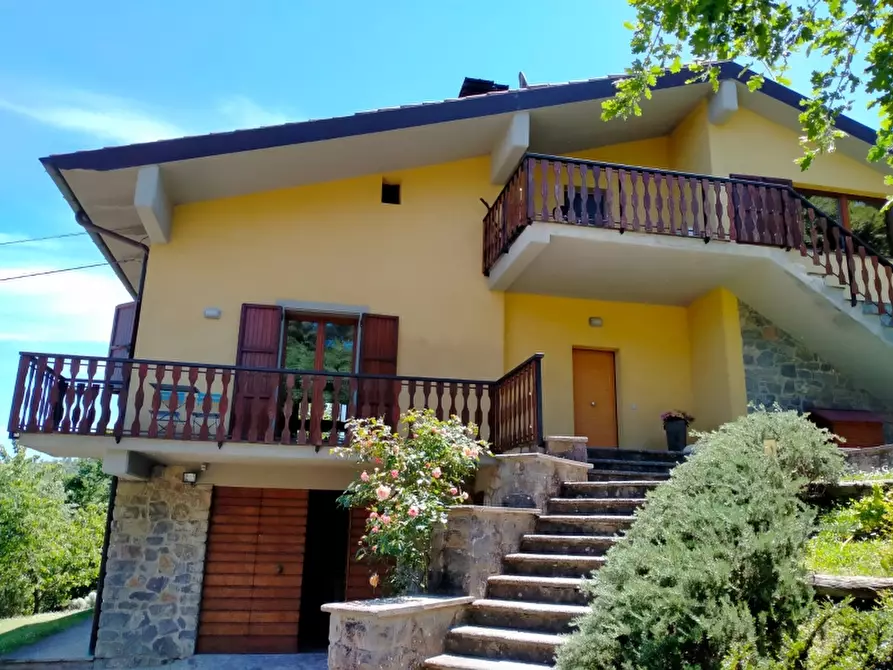 Immagine 1 di Villa in vendita  in loc. Torrino 5/C a Arezzo