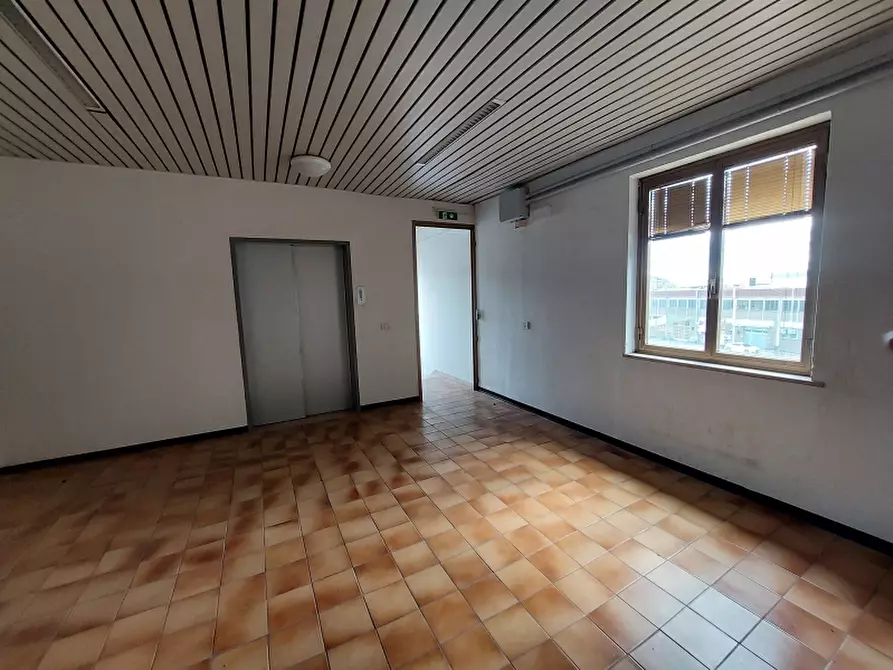 Immagine 10 di Ufficio in affitto  in via Calamandrei 91 a Arezzo