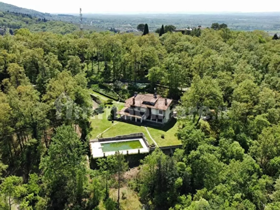 Immagine 1 di Villa in vendita  in Via Santa Flora 3/L a Arezzo