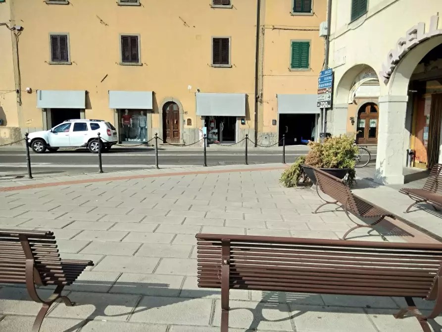 Immagine 2 di Negozio in vendita  in piazza Garibaldi a Poppi