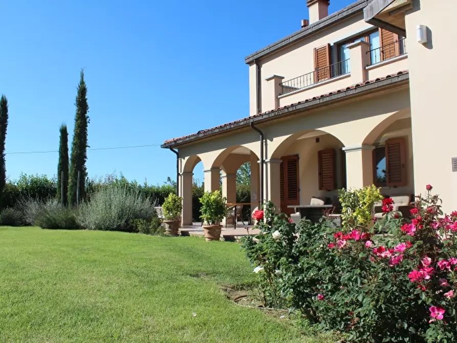 Immagine 1 di Villa in vendita  in via Della Cella snc a Arezzo