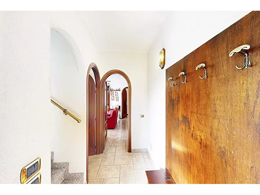 Immagine 18 di Villa in vendita  in Via San Michele 21 a Venegono Inferiore