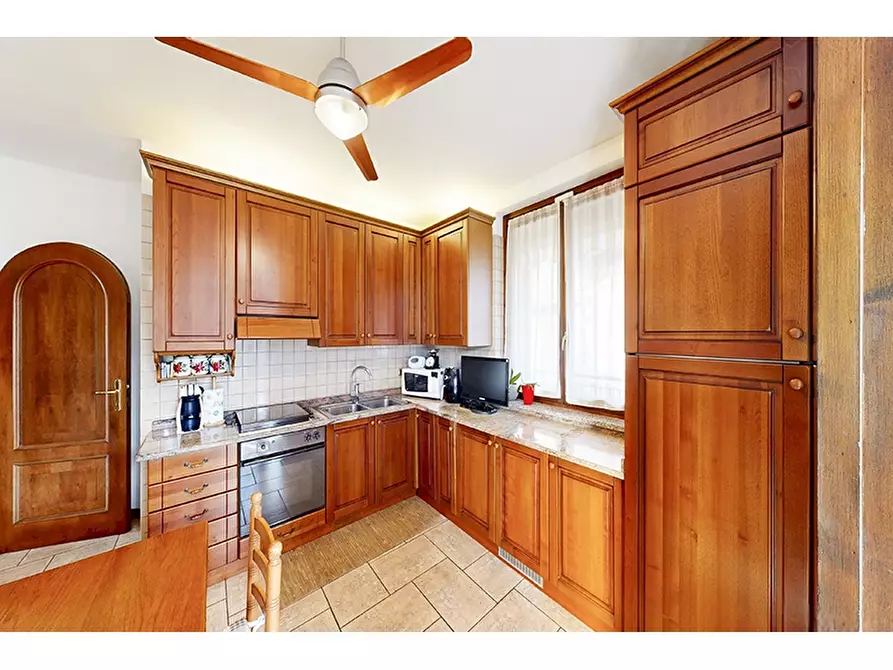 Immagine 7 di Villa in vendita  in Via San Michele 21 a Venegono Inferiore