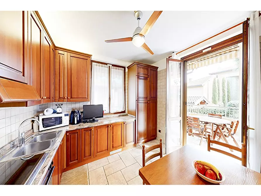 Immagine 6 di Villa in vendita  in Via San Michele 21 a Venegono Inferiore