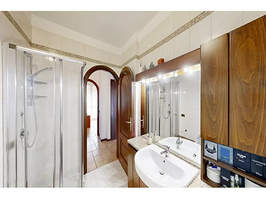 Immagine 15 di Villa in vendita  in Via San Michele 21 a Venegono Inferiore