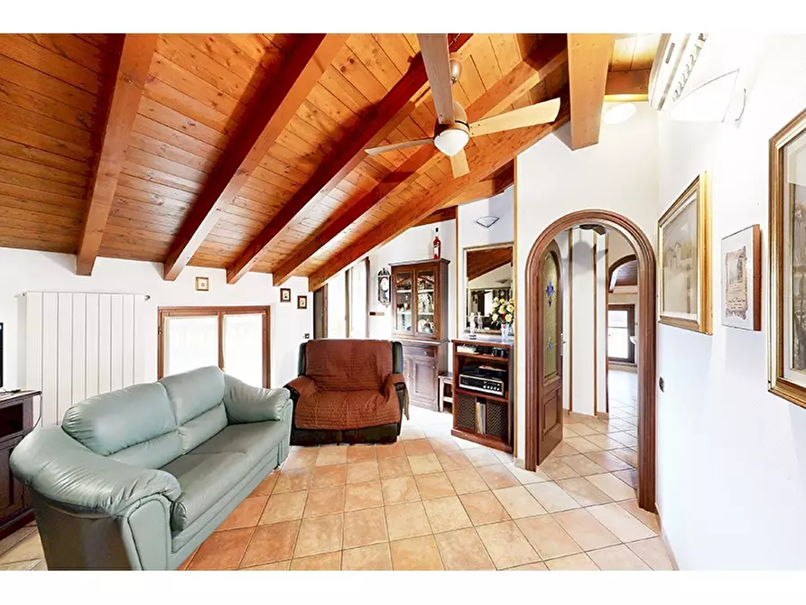 Immagine 24 di Villa in vendita  in Via San Michele 21 a Venegono Inferiore