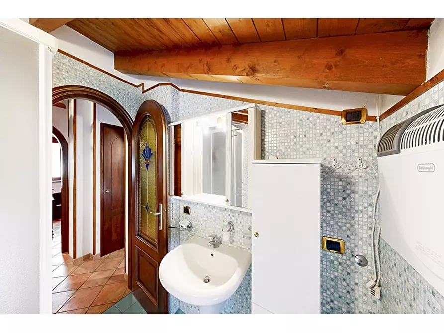 Immagine 33 di Villa in vendita  in Via San Michele 21 a Venegono Inferiore