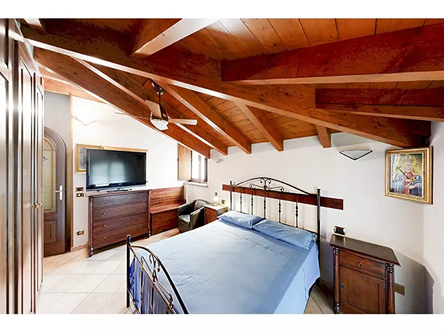 Immagine 29 di Villa in vendita  in Via San Michele 21 a Venegono Inferiore