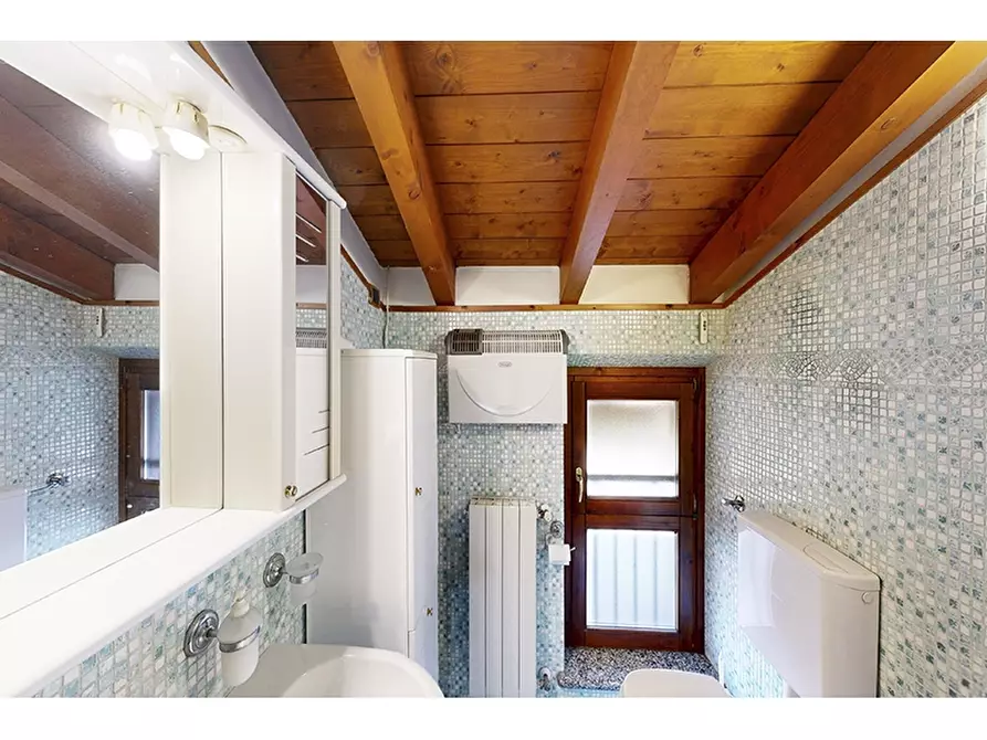 Immagine 32 di Villa in vendita  in Via San Michele 21 a Venegono Inferiore