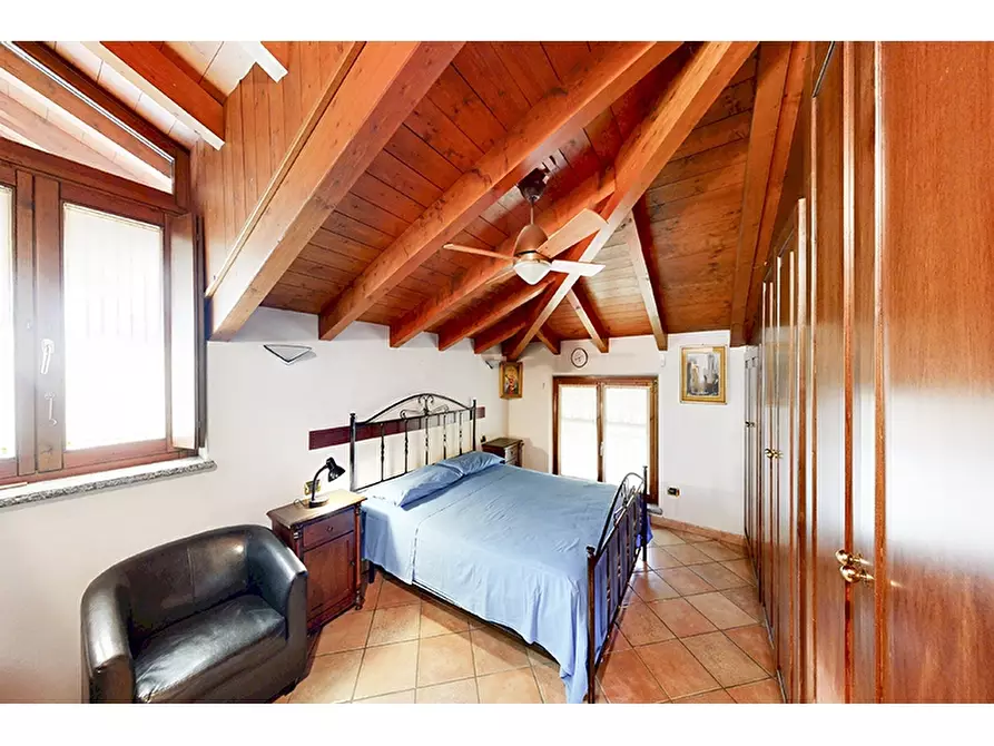 Immagine 28 di Villa in vendita  in Via San Michele 21 a Venegono Inferiore