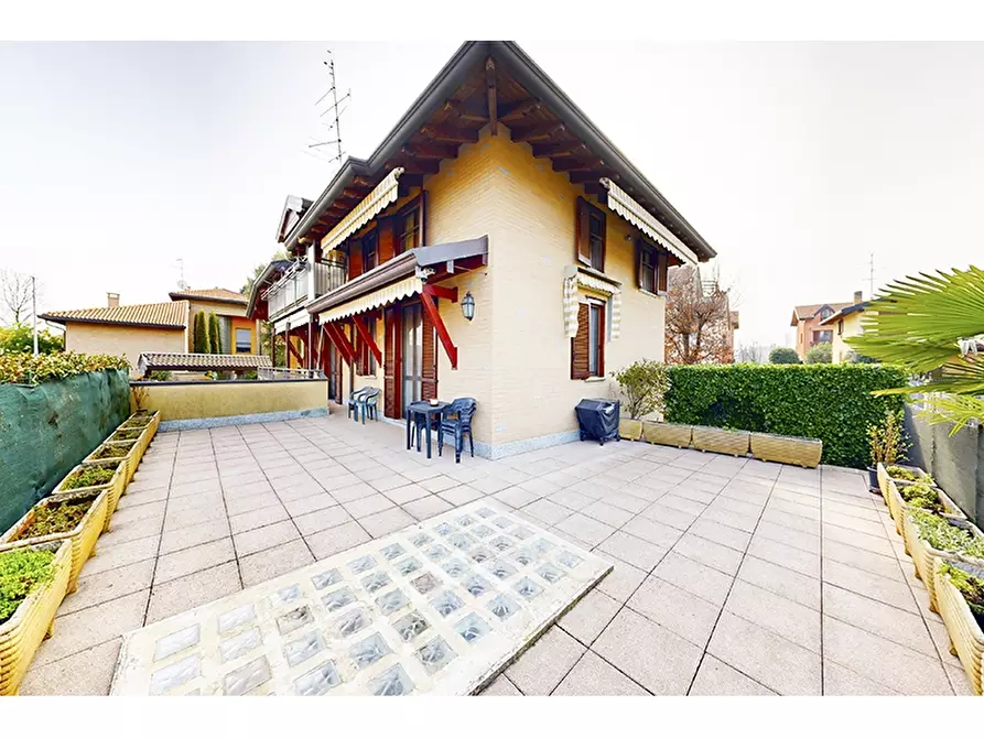 Immagine 39 di Villa in vendita  in Via San Michele 21 a Venegono Inferiore