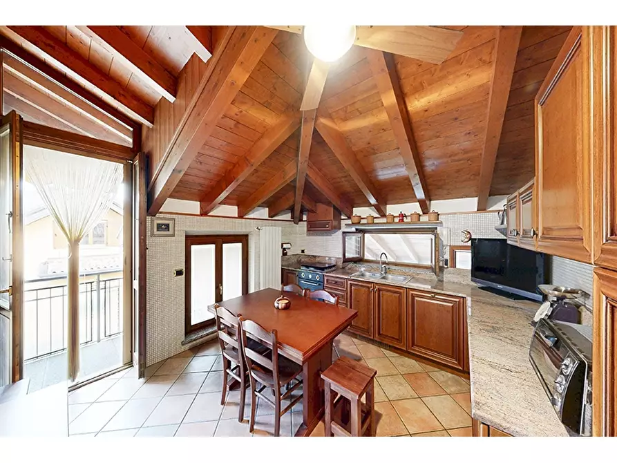 Immagine 25 di Villa in vendita  in Via San Michele 21 a Venegono Inferiore