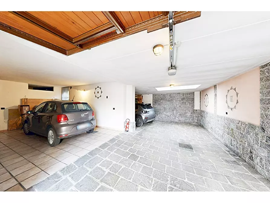 Immagine 36 di Villa in vendita  in Via San Michele 21 a Venegono Inferiore