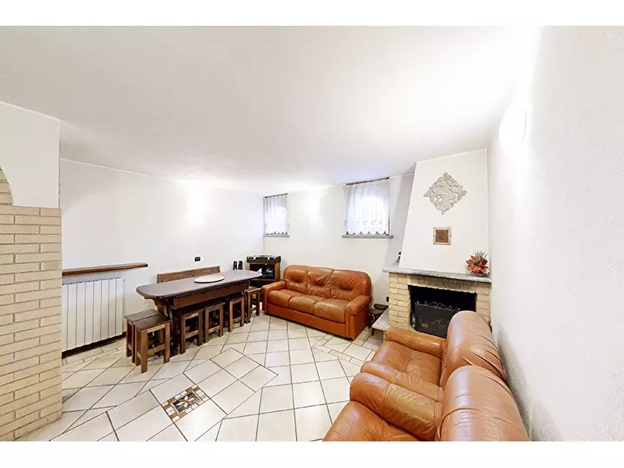 Immagine 19 di Villa in vendita  in Via San Michele 21 a Venegono Inferiore