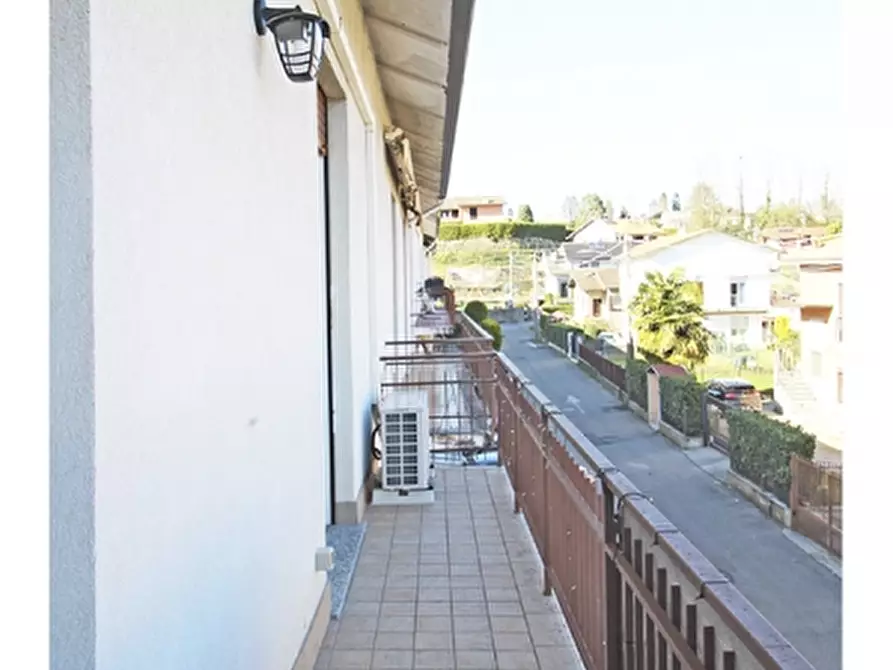 Immagine 12 di Appartamento in vendita  in Via Isola Borromeo 14 a Malnate