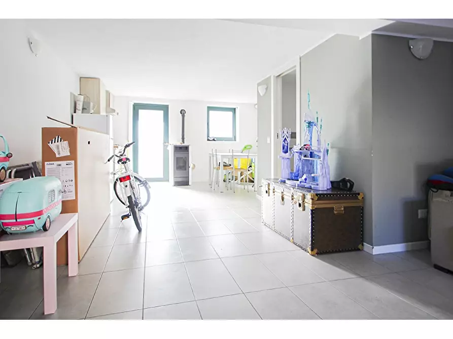 Immagine 13 di Appartamento in vendita  in Via Isola Borromeo 14 a Malnate