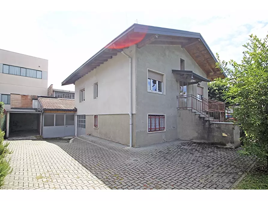 Immagine 25 di Villa in vendita  in Via Del Bragello 4 a Vedano Olona