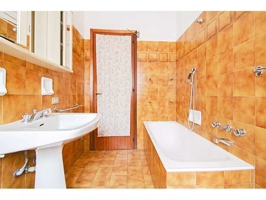 Immagine 21 di Villa in vendita  in Via Del Bragello 4 a Vedano Olona