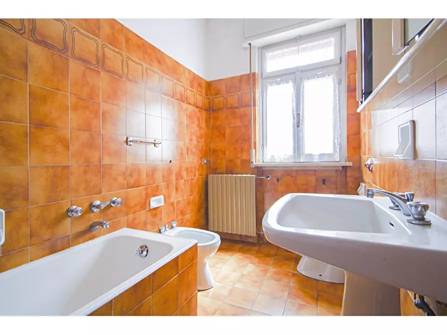 Immagine 22 di Villa in vendita  in Via Del Bragello 4 a Vedano Olona