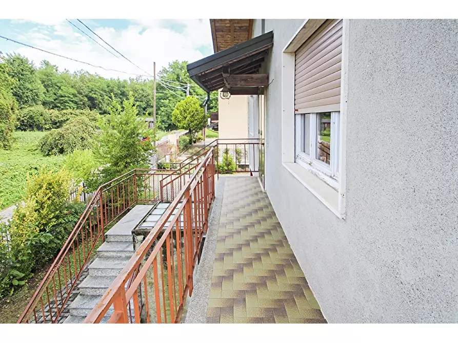 Immagine 4 di Villa in vendita  in Via Del Bragello 4 a Vedano Olona