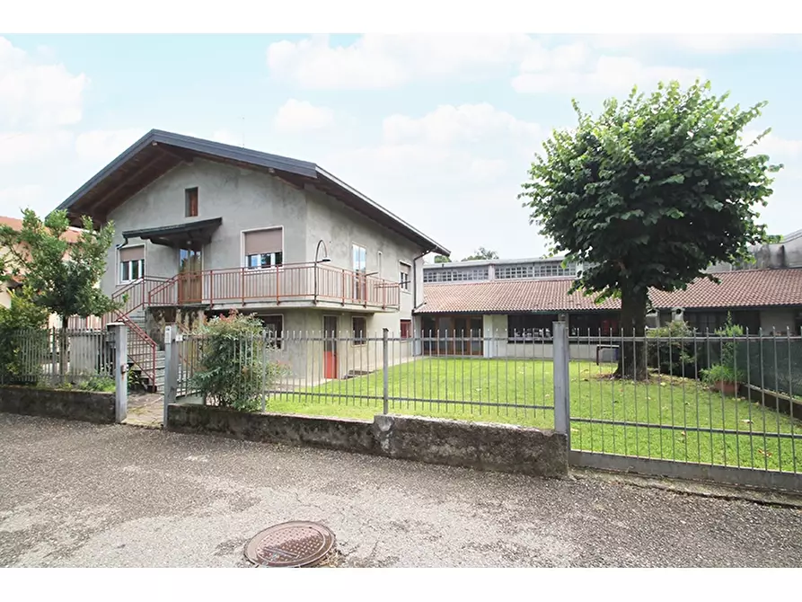 Immagine 27 di Villa in vendita  in Via Del Bragello 4 a Vedano Olona