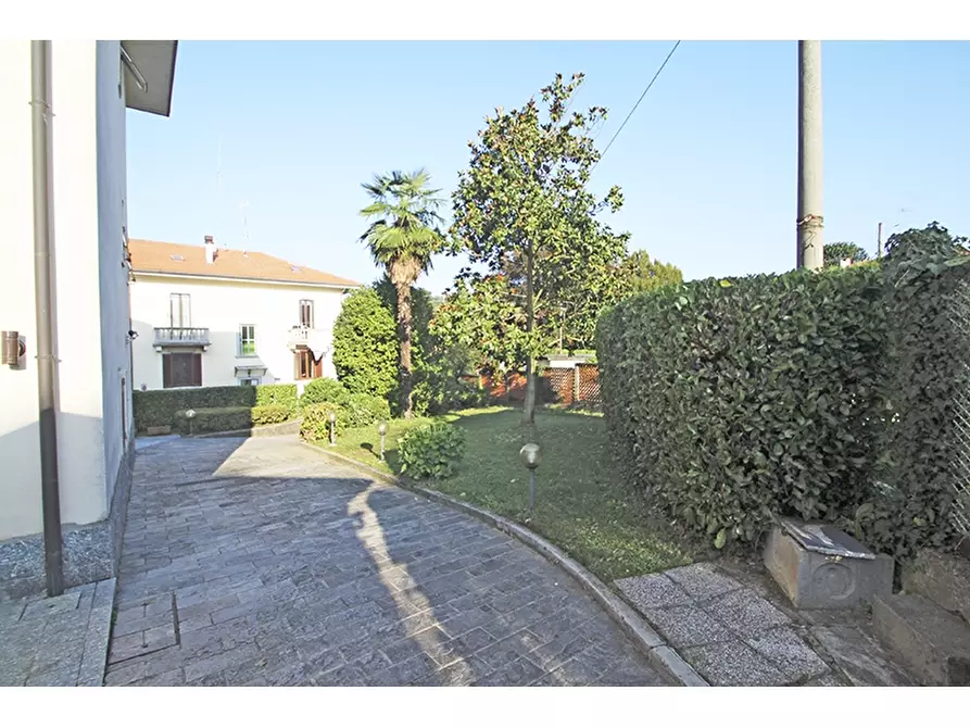Immagine 3 di Villa in vendita  in Via Leonardo Da Vinci 25 a Venegono Superiore