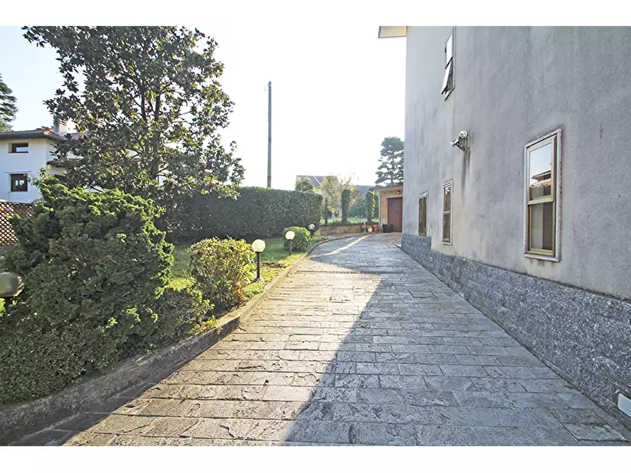 Immagine 32 di Villa in vendita  in Via Leonardo Da Vinci 25 a Venegono Superiore