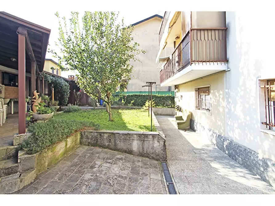 Immagine 33 di Villa in vendita  in Via Leonardo Da Vinci 25 a Venegono Superiore