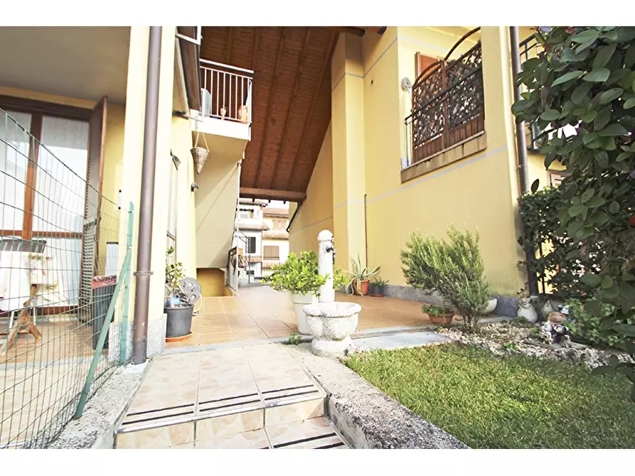 Immagine 2 di Villetta a schiera in vendita  in Via Luigi Settembrini 25/C a Malnate